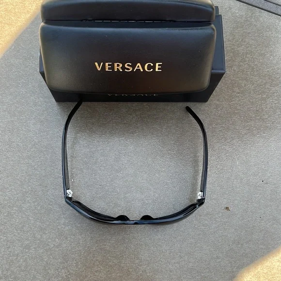 Versace black plastic sunglasses with stone details on temples - Picture 6 of 9